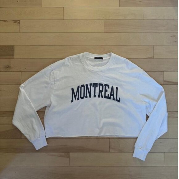 Classic Brandy Melville cropped crewneck with “Montreal” - Picture 2 of 8